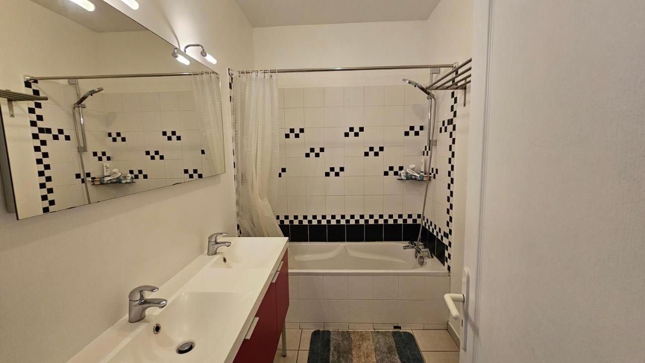 Bed To Rent - Maison Calme Avec Jacuzzi Sous Supplement Bordeaux Exterior foto