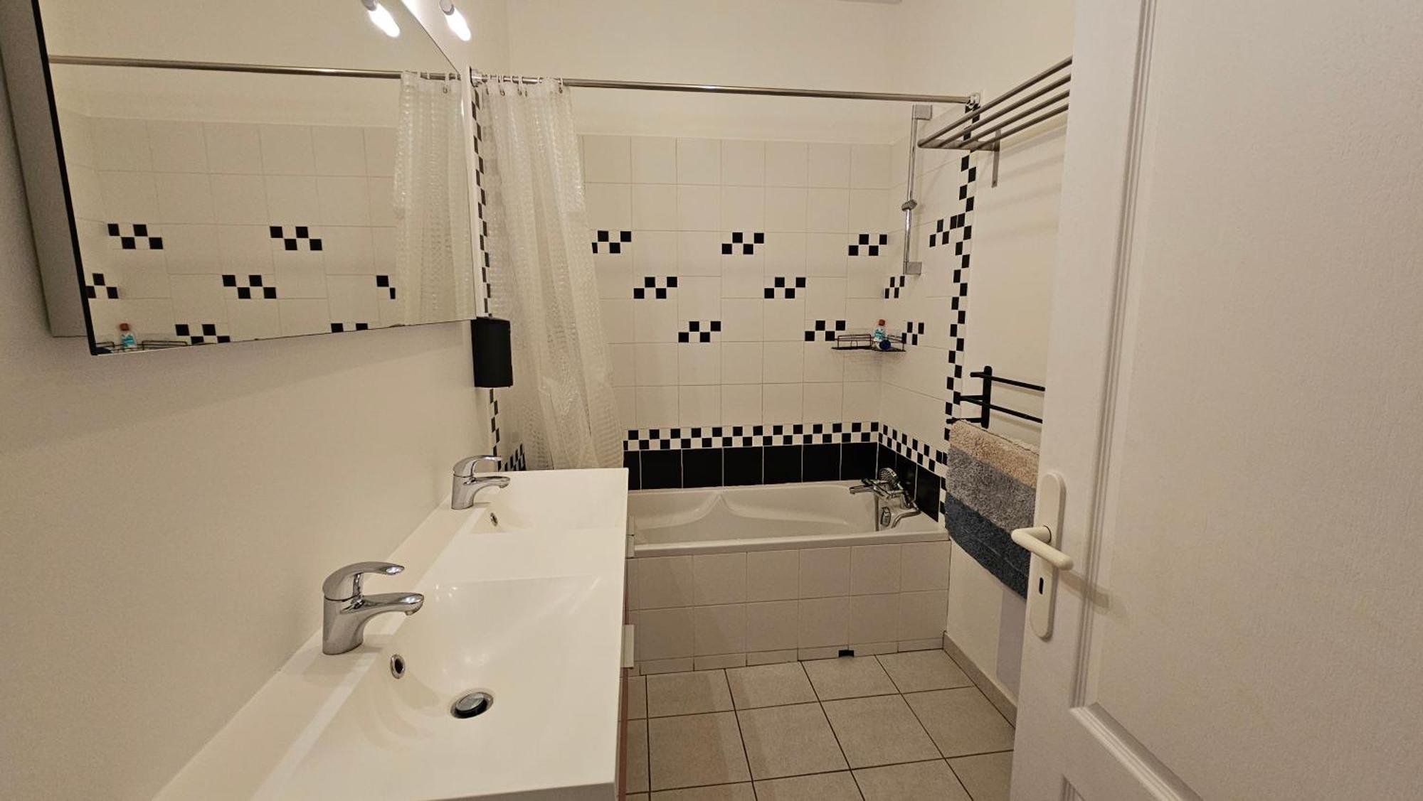 Bed To Rent - Maison Calme Avec Jacuzzi Sous Supplement Bordeaux Exterior foto